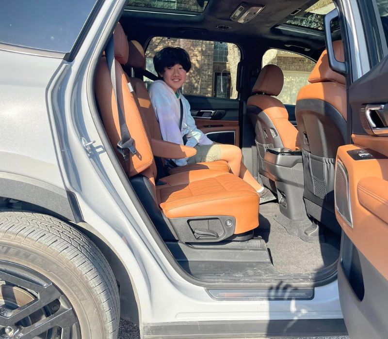 How to Be the Queen of Getting Gas in the Morning 4 Captains Chairs Are Available On All But Two Trim Levels. Photo: Jill Robbins