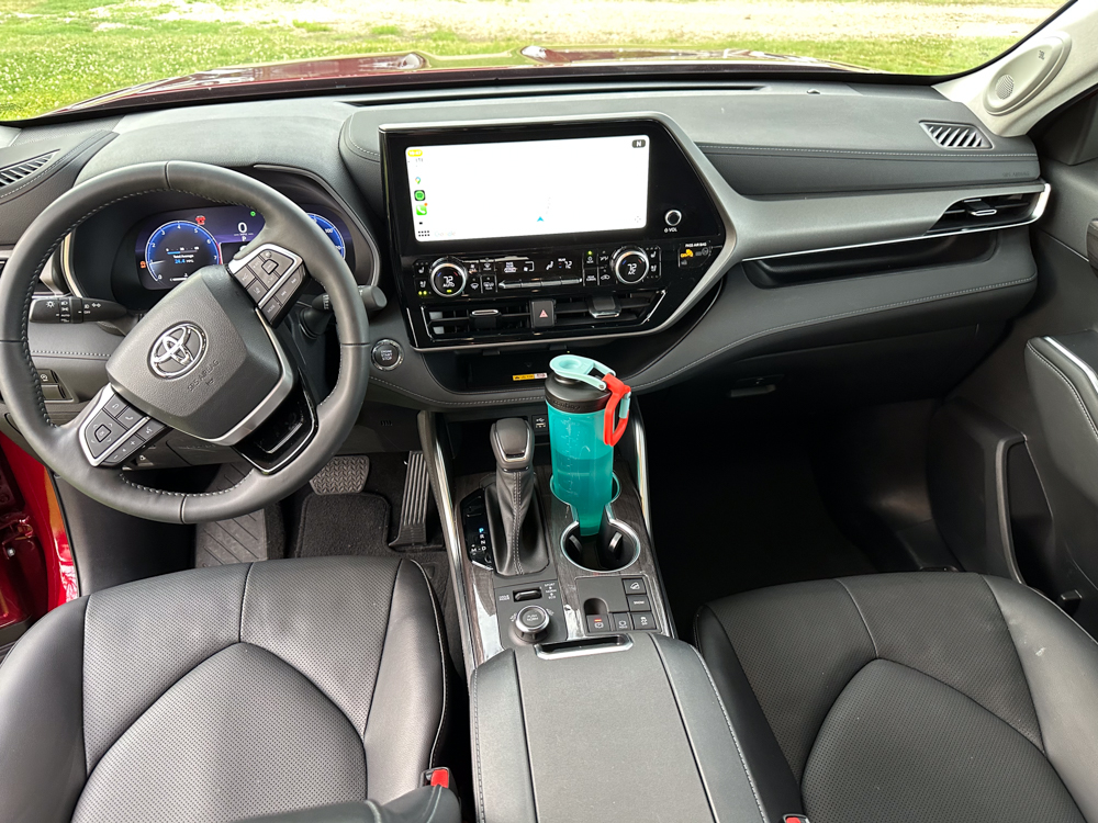 2023 Toyota Highlander AWD 3 Row SUV: The Goldilocks of SUVs? 3 2023 Toyota Highlander Awd