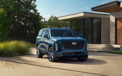 The 2025 Cadillac Escalade Goes Futuristic, Taking a Cue From Its Electric Siblings 5 2025 Cadillac Escalade Luxury 3-Row Suv