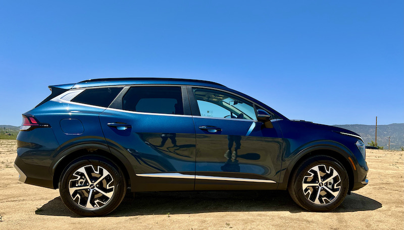 The 2023 Kia Sportage Hybrid and X Models: Premium, Capable SUVs That Will Rock Your World 8 A Side View Of The 2023 Kia Sportage