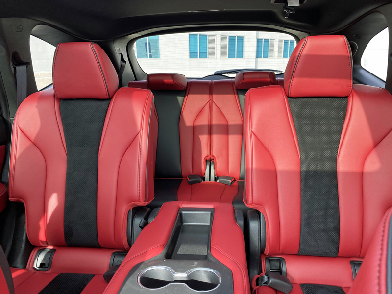 7 Wonderful 7 Passenger Luxury SUVS, At Home, at School - Or Neiman Marcus 17 Acura Mdx Second Row With Removable Center Seat. Photo: Donna Biroczky