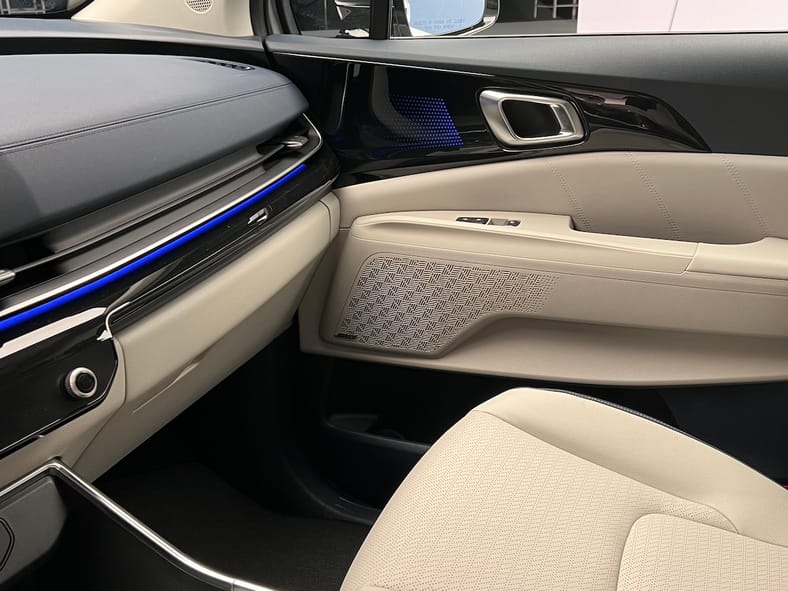 Why We Are SOOOO Excited About the 2025 Kia Carnival—Now Also With a Hybrid Option 8 Ambient Lighting In The 2025 Kia Carnival