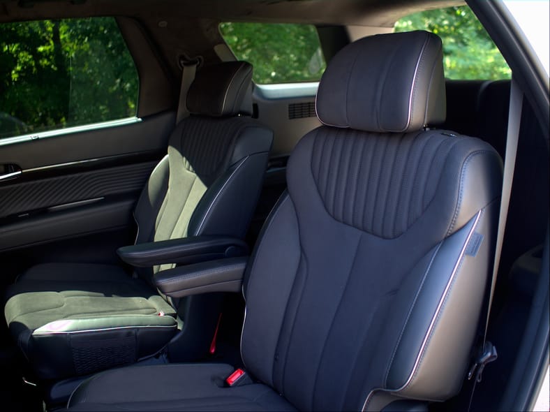 Hyundai Palisade Calligraphy Night Edition Review: One Badass 3-Row SUV 5 Center Row Captains Chairs Are Everything In The 2024 Hyundai Palisade Calligraphy Night Edition