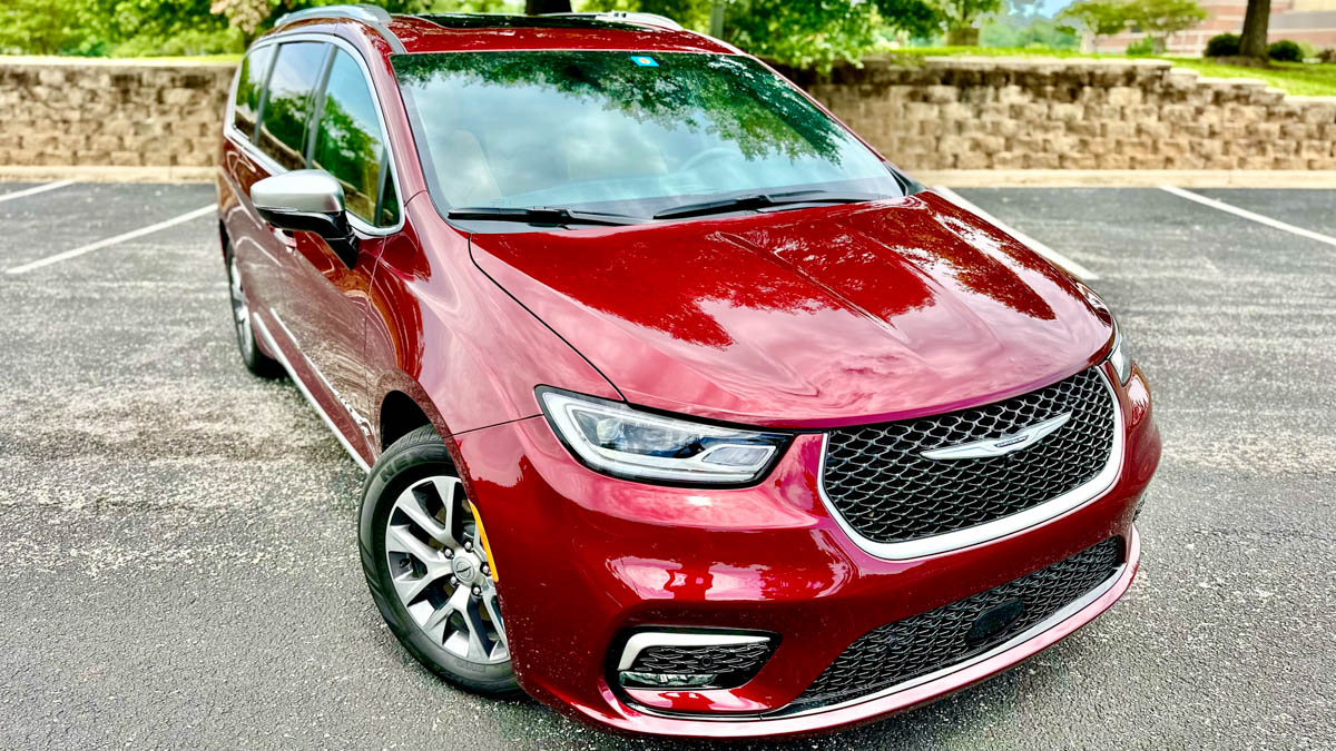 The Chrysler Pacifica Plug-In Hybrid Electric Minivan: This Ain’t Your Mama’s Minivan 4 Chrysler Pacifica Ehybrid Pinnacle-1