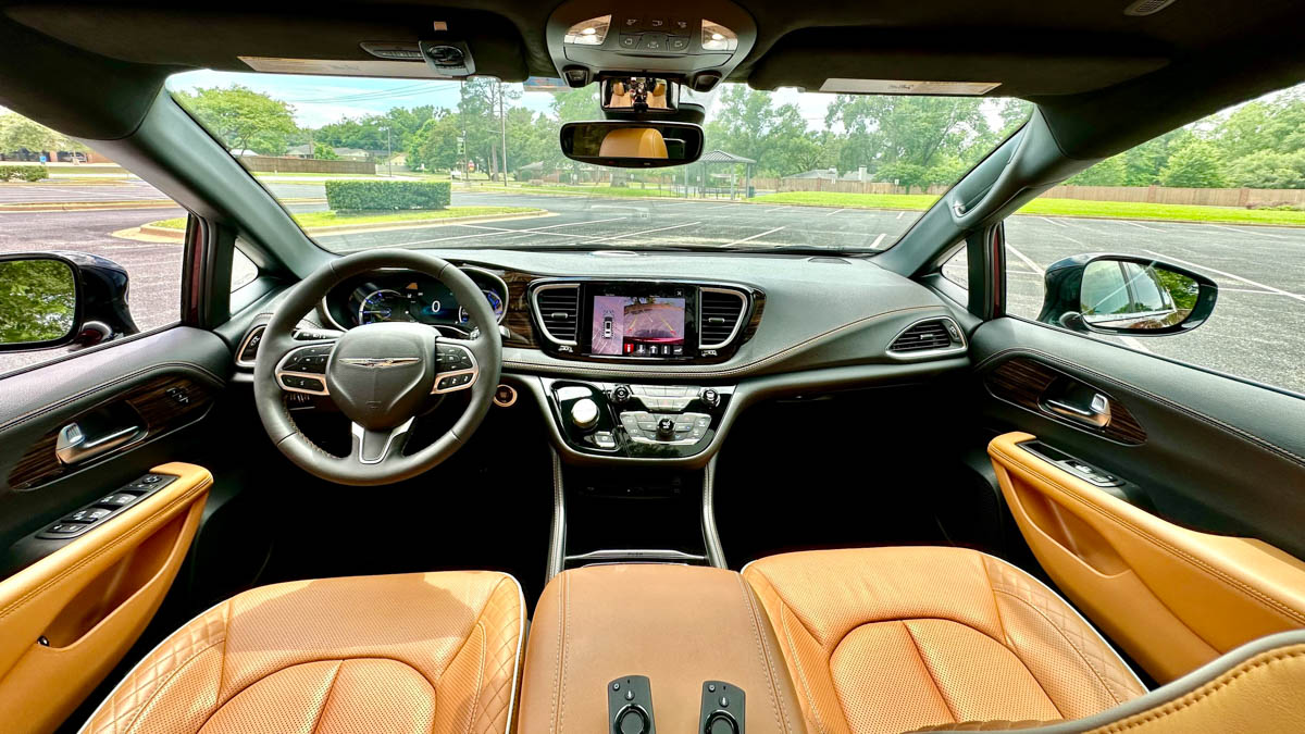 The Chrysler Pacifica Plug-In Hybrid Electric Minivan: This Ain’t Your Mama’s Minivan 7 A View Of The Front Cabin In The Chrysler Pacifica Ehybrid Pinnacle