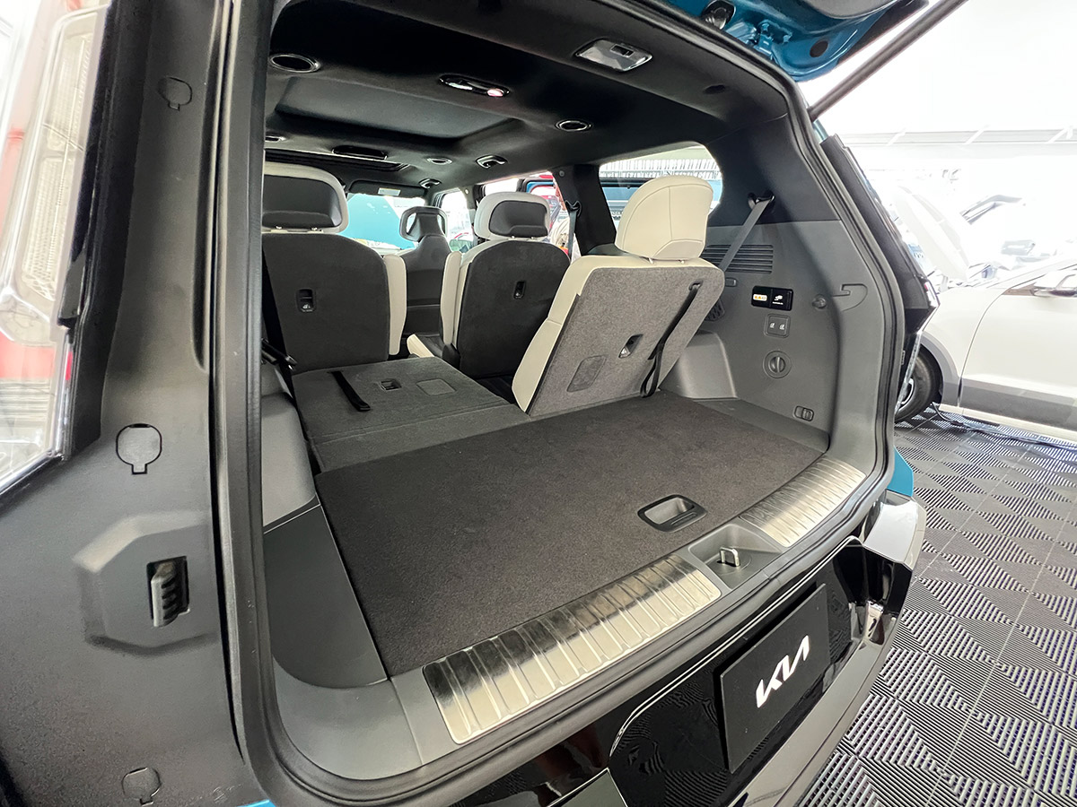 You Need a Car Emergency Kit. Here's What To Put in It 11 A Girls Guide To Cars | You Need A Car Emergency Kit. Here'S What To Put In It - Elextridy Expo Trunk Space In The Kia Ev9 Kim S