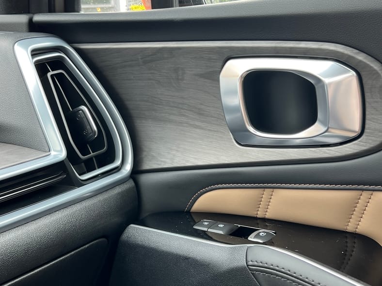 2024 Kia Sorento X-Pro Review: Modern Style and Great Comfort in a Family SUV 13 Fine Details Like Wood Paneling
