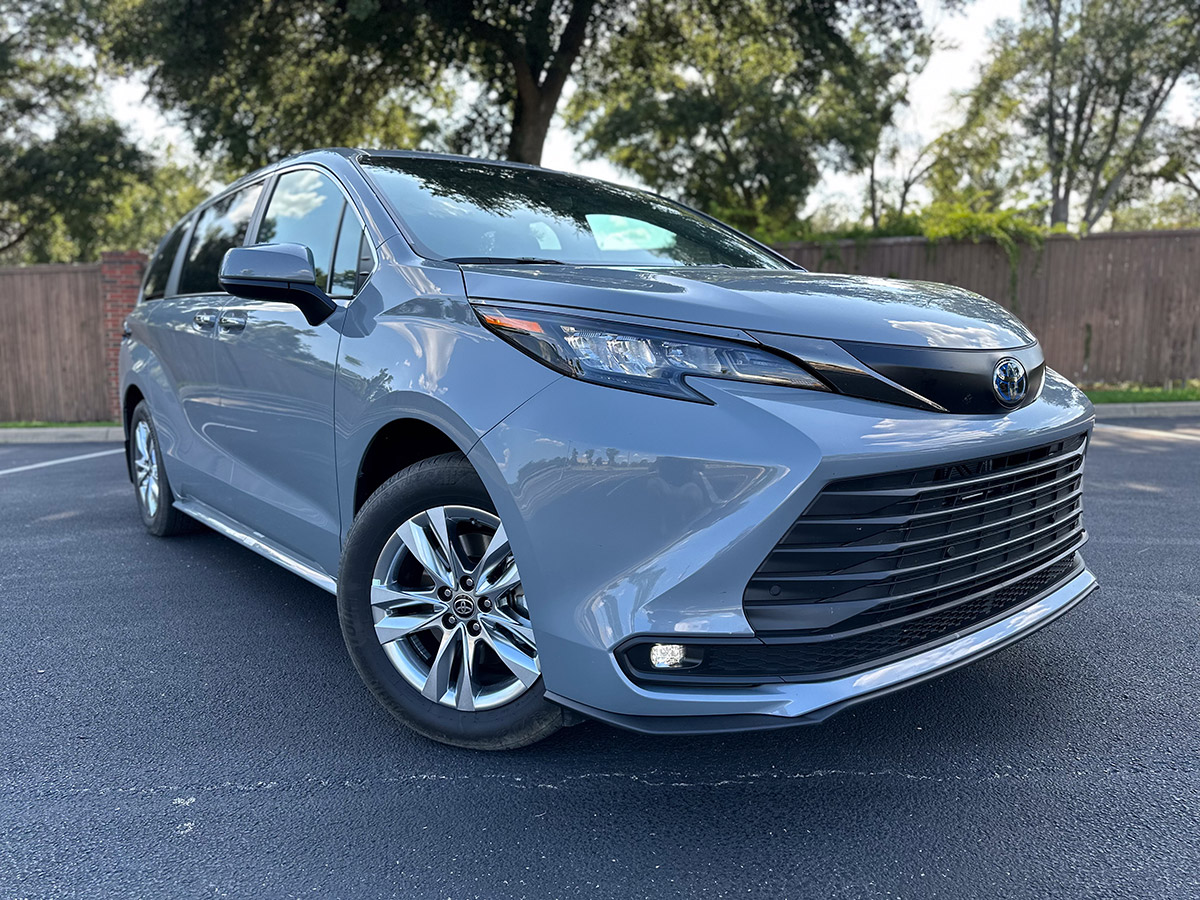 A Mom's Take on Why the Toyota Sienna Minivan is so Popular 9 A Girls Guide To Cars | A Mom'S Take On Why The Toyota Sienna Minivan Is So Popular - Front 1 Toyota Sienna Woodland Edition Holli Fourniquet