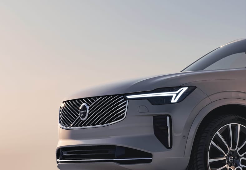 The 2025 Volvo XC90 Has a Modern New Face, Tech Upgrades and Posh Finishes 3 Front End 2025.5 Volvo Xc90
