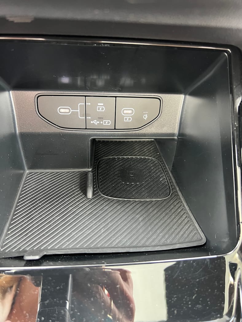 2024 Kia Sorento X-Pro Review: Modern Style and Great Comfort in a Family SUV 8 Love The Phone Charge Cubby In The Kia Sorento X-Pro