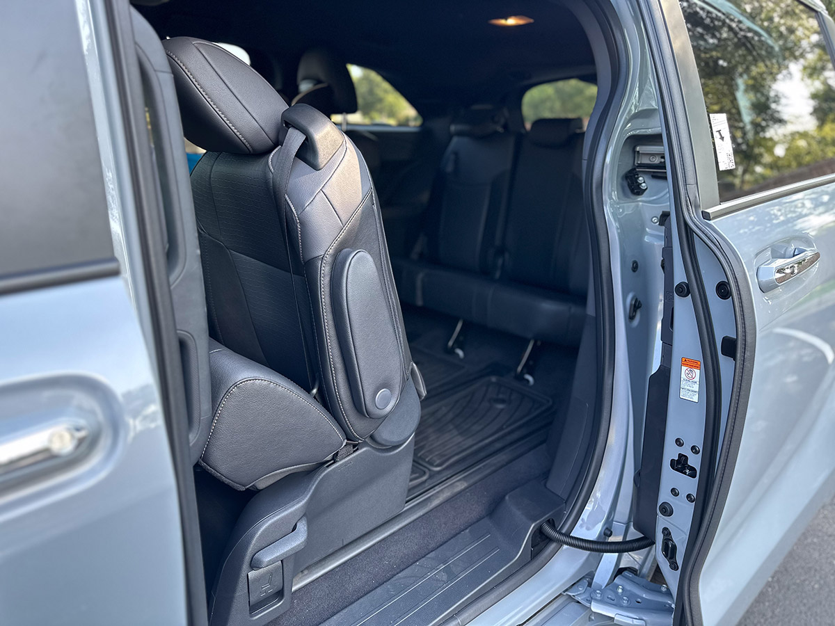 A Mom's Take on Why the Toyota Sienna Minivan is so Popular 7 A Girls Guide To Cars | A Mom'S Take On Why The Toyota Sienna Minivan Is So Popular - Moving Seats Toyota Sienna Woodland Edition Holli Fourniquet