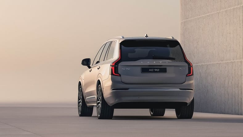 The 2025 Volvo XC90 Has a Modern New Face, Tech Upgrades and Posh Finishes 11 Rear End 2025.5 Volvo Xc90
