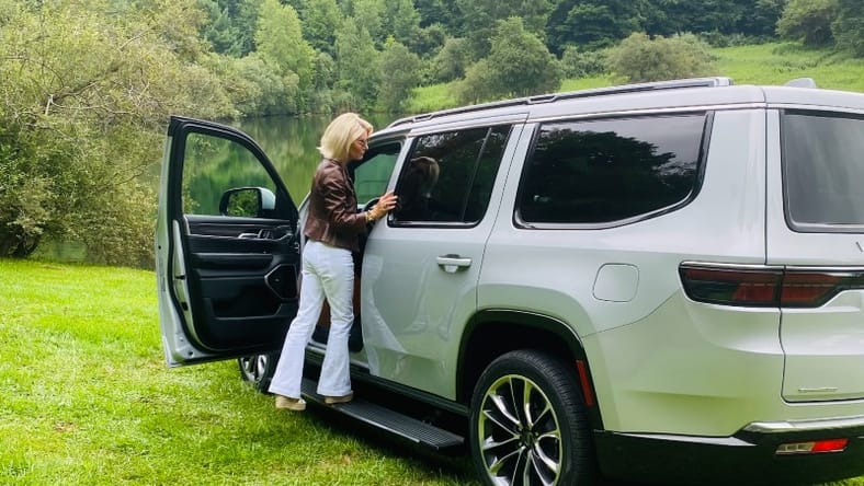 Are Full-Size SUVs Getting Larger? Yes — Here’s Why 2 Jeep Grand Wagoneer