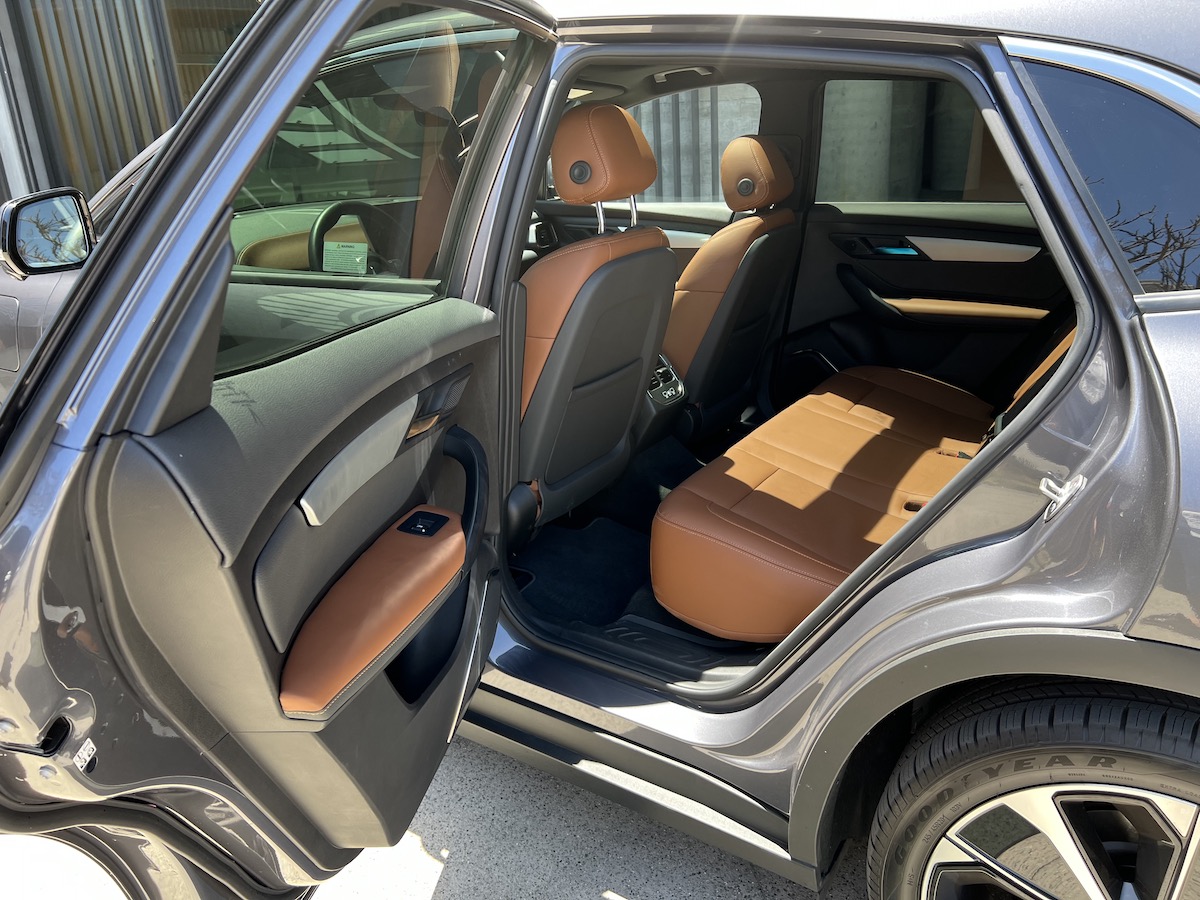 The Ultimate Guide to Baseless Car Seats: 7 Great Choices for Traveling Moms 13 The Rear Seat In The Vinfast Vf 8; The Door Also Opens Wide For Installing Kids Car Seats