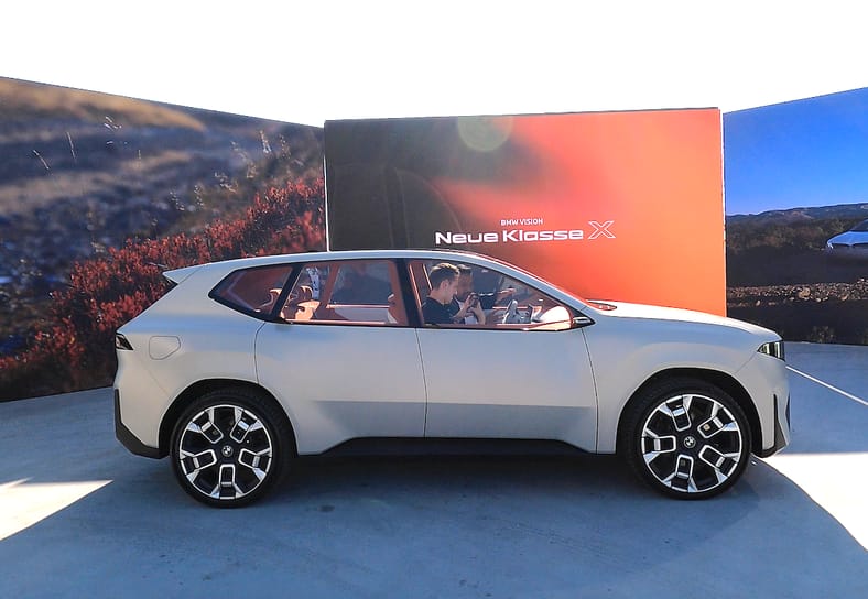 These Luxury Car Features Will Change How You Drive 10 The Bmw Neue Klasse X Concept Suv Luxury Car