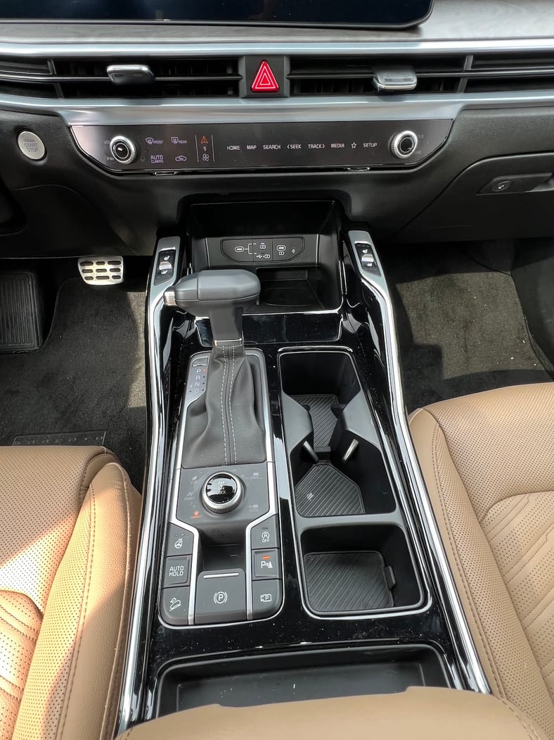 2024 Kia Sorento X-Pro Review: Modern Style and Great Comfort in a Family SUV 6 The Center Console In Thekia Sorento X-Pro