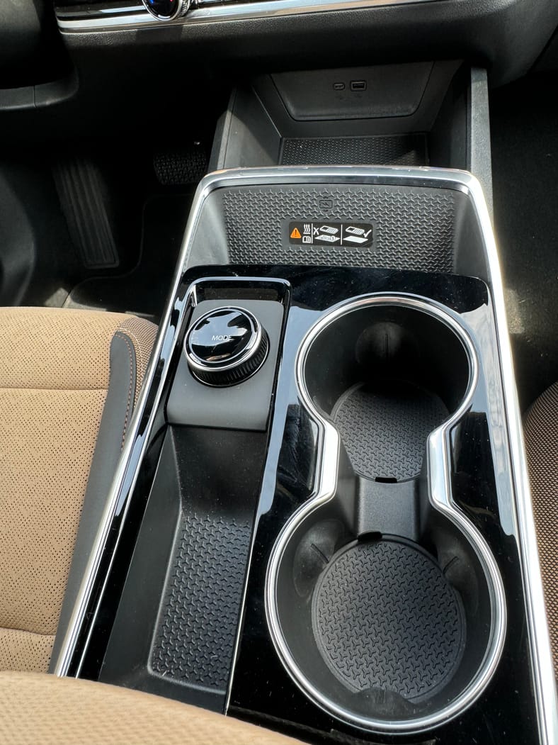 2025 Chevrolet Equinox First Drive: This Sensible SUV Is Now Sportier And More Tech-Filled 10 The Center Console With One Of Four Dials, This One For The Drive Mode Selector In The 2025 Chevrolet Equinox