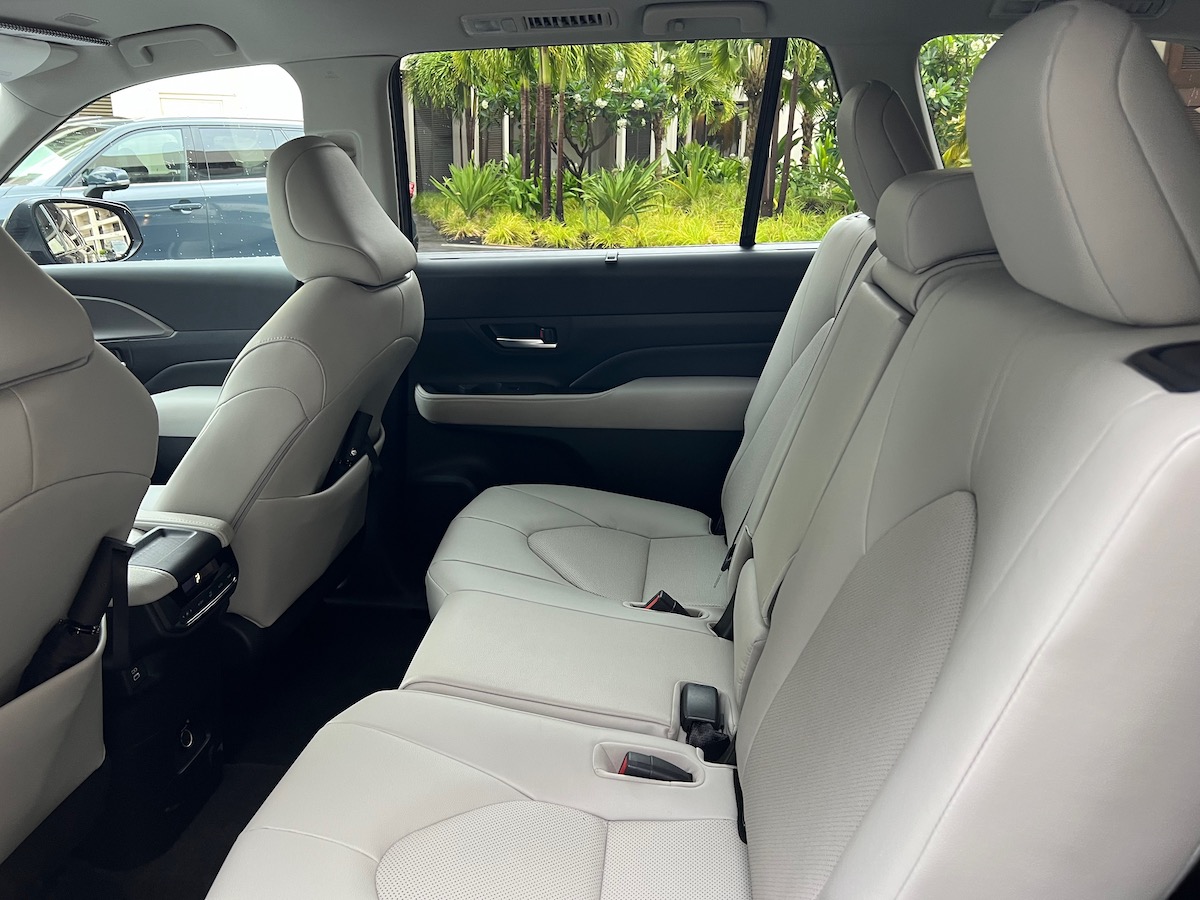 2024 Toyota Grand Highlander First Drive: A Roomy, Luxe 3-row SUV That’s Easy on Gas 10 The Center Row Bench Seat