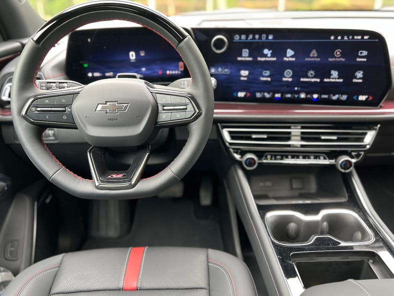 The 2024 Chevrolet Traverse Redesign: Why This Family SUV Is the Best Yet 5 The Front Cabin In The 2024 Chevrolet Traverse