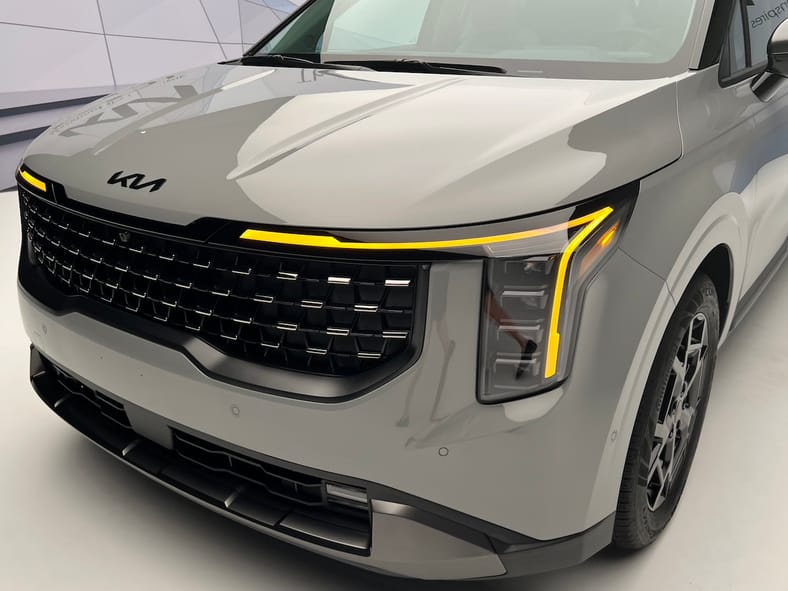 Why We Are SOOOO Excited About the 2025 Kia Carnival—Now Also With a Hybrid Option 4 Front Grille And Lights 2025 Kia Carnival