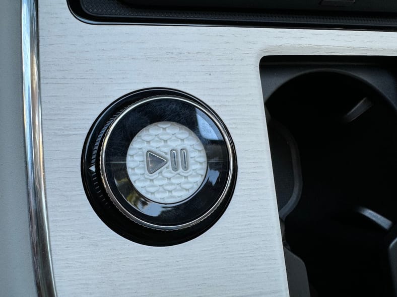2025 Volvo EX90 First Drive: The All Electric 3-Row SUV You’ve Been Waiting For 6 The Lone Buttton In The 2025 Volvo Ex90