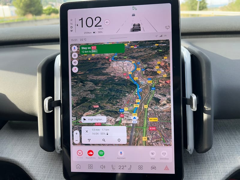 Who's Tracking You? How to Avoid Car Tracking and Maintain Privacy In Your Car 6 The Multimedia Screen With Fixed Driver Feedback, Apps And Toolbar Is Framed By The Elegant Air Vents