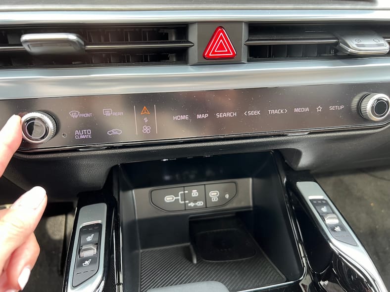 2024 Kia Sorento X-Pro Review: Modern Style and Great Comfort in a Family SUV 7 This Panel Can Be A Bit Confusing In The Kia Sorento X-Pro