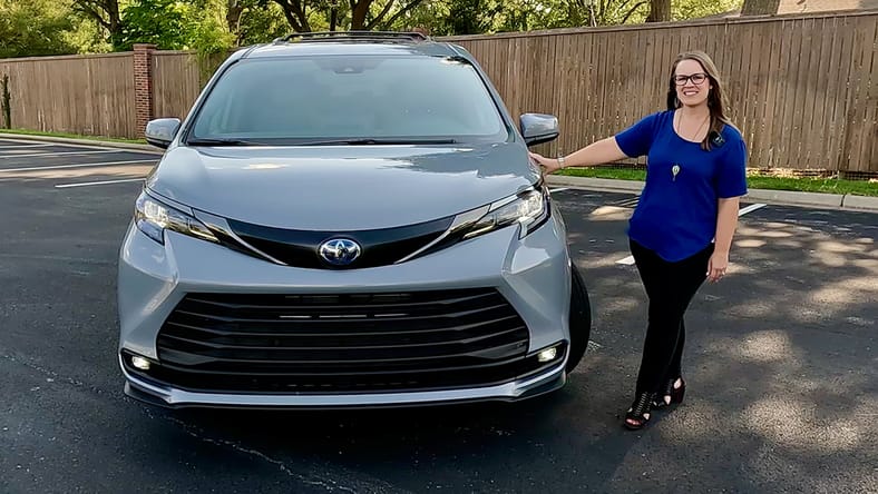 A Mom's Take on Why the Toyota Sienna Minivan is so Popular 2 Toyota Sienna Woodland Edition 2 - Holli Fourniquet