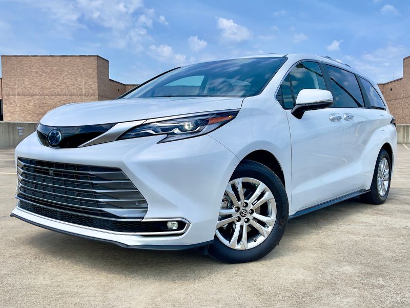 Minivan Showdown: Toyota Sienna vs. Chrysler Pacifica vs. Honda Odyssey 3 White Toyota Sienna Minivan