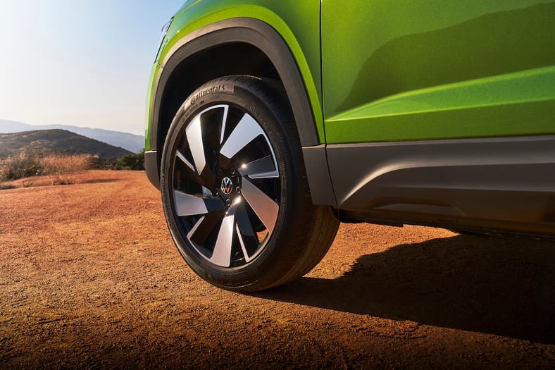 2025 VW Taos Just Got a Makeover with Winky New Lights, Shiny Treads and a Fresh New Face 8 The Nighttime Signature Of The 2025 Vw Taos
